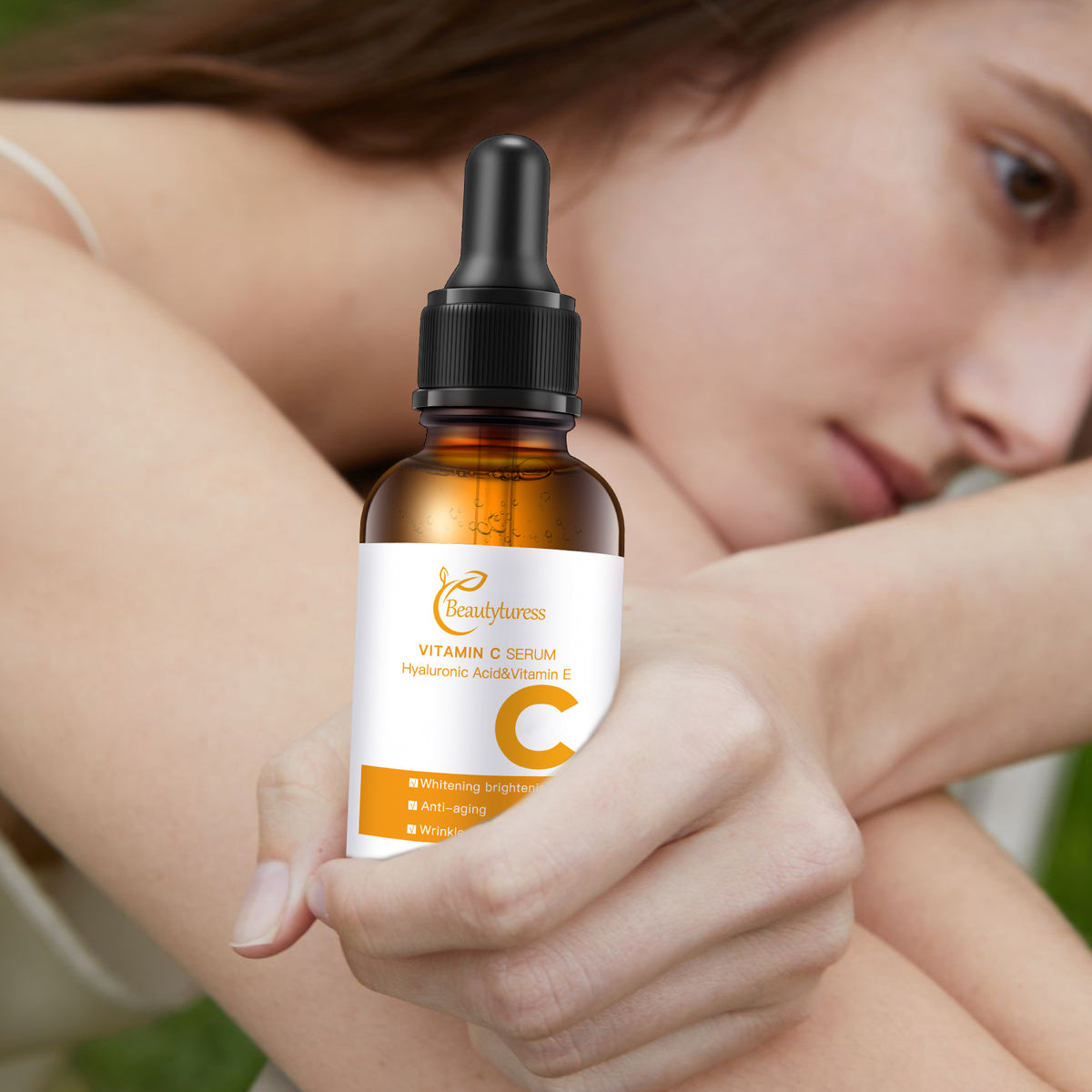 Beautyturess Briliga kaj Kontraŭ-maljuniĝa Vitamino C Serumo